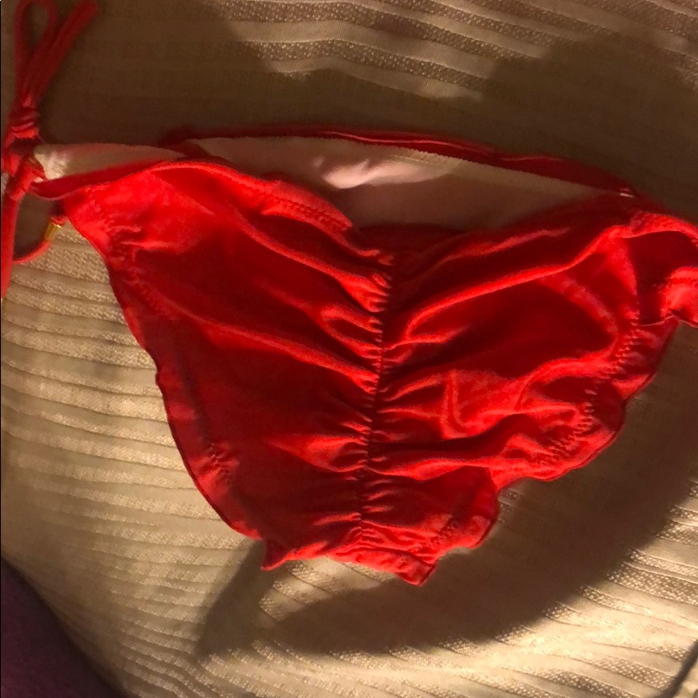 Red Bikini - Picture 4 of 4